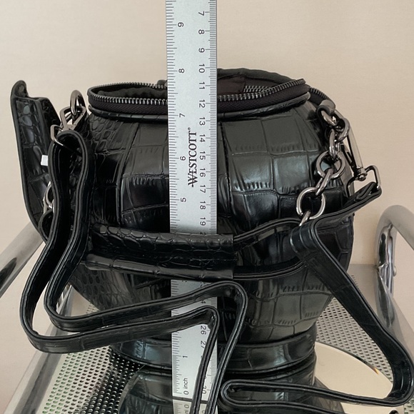 Elegant Black Croc-Embossed Women's Bag - Picture 5 of 9